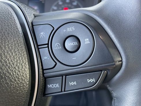 Used 2025 Toyota Corolla SE image 30