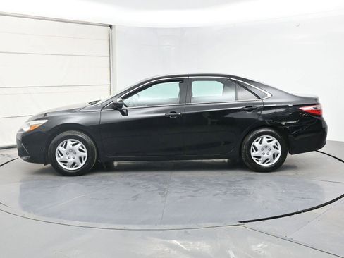 Used 2015 Toyota Camry LE image 18