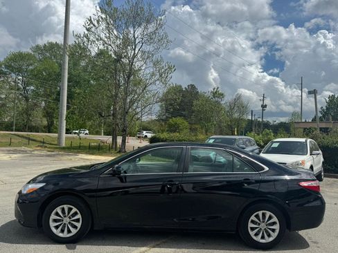 Used 2016 Toyota Camry LE image 4