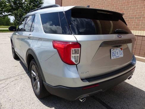 Used 2021 Ford Explorer XLT w/ Equipment Group 202A AWD/4WD image 7