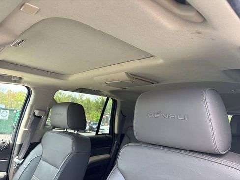 Used 2019 GMC Yukon Denali w/ Denali Ultimate Package image 3
