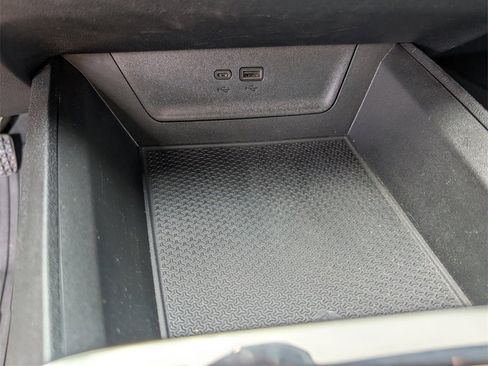 Used 2025 Chevrolet Equinox RS image 16