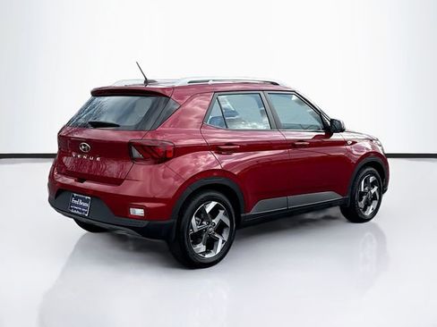 Used 2025 Hyundai Venue Limited image 8