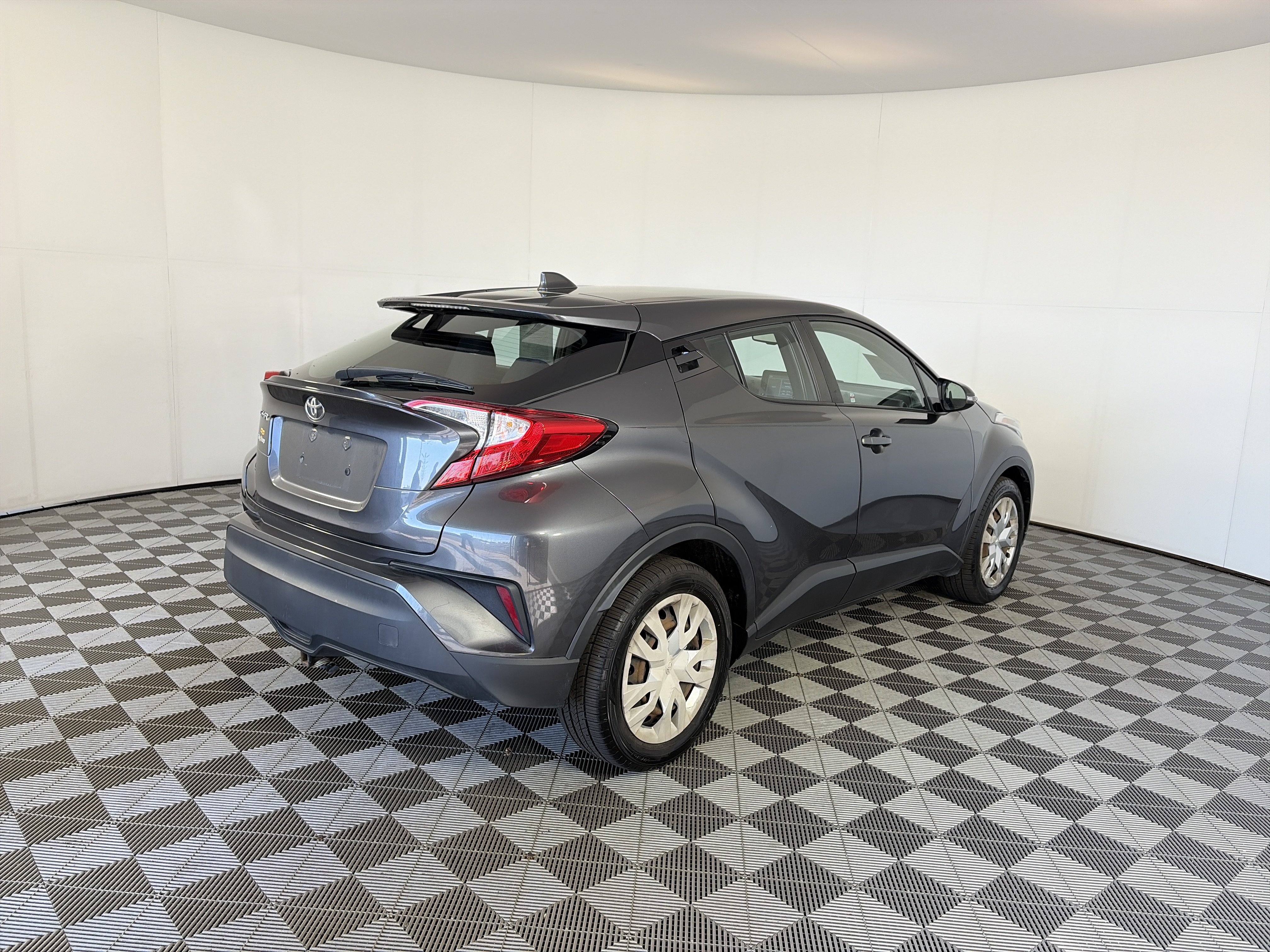 Used 2019 Toyota C-HR LE FWD image 9