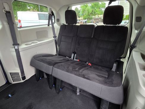 Used 2018 Dodge Grand Caravan SE w/ UConnect Hands-Free Group FWD image 18