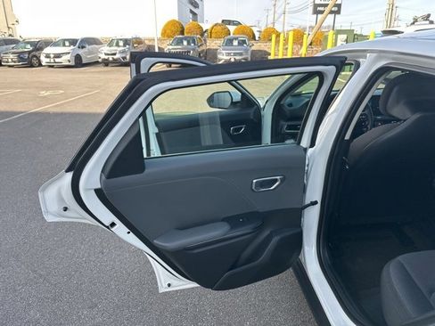 Used 2025 Kia K4 LXS image 42