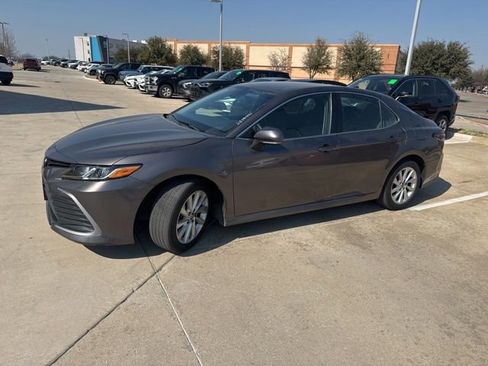 Used 2023 Toyota Camry LE image 7