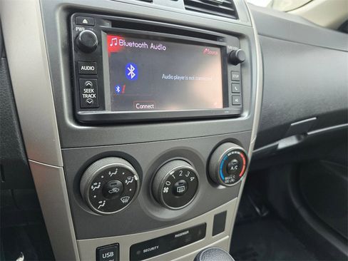 Used 2013 Toyota Corolla LE image 30