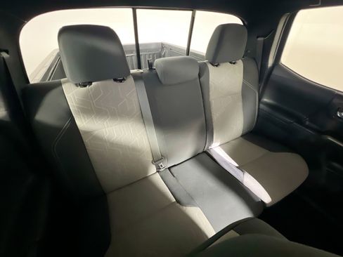 Used 2022 Toyota Tacoma TRD Off-Road image 33