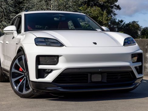 New 2025 Porsche Macan Turbo Electric AWD/4WD image 9