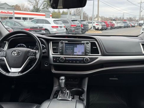 Used 2017 Toyota Highlander XLE image 26