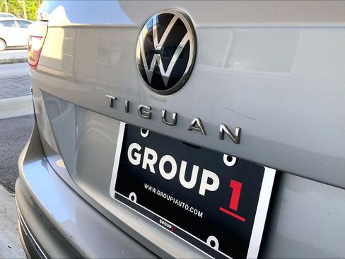 Used 2024 Volkswagen Tiguan SE AWD/4WD image 30