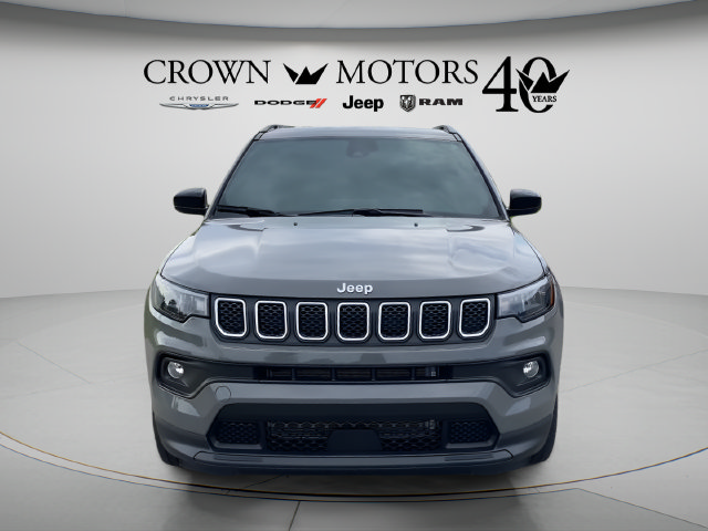 Used 2023 Jeep Compass Latitude AWD/4WD image 2