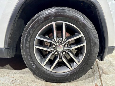 Used 2017 Jeep Grand Cherokee Limited image 28