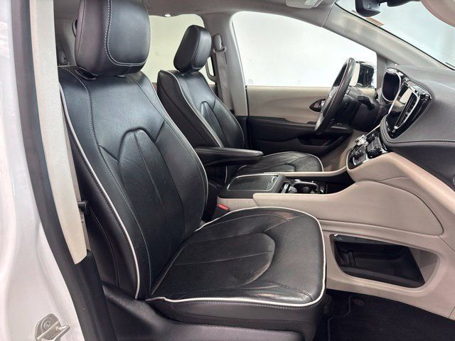 Used 2023 Chrysler Pacifica Limited FWD image 27