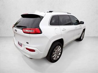 Used 2017 Jeep Cherokee Overland w/ Technology Group AWD/4WD video 4