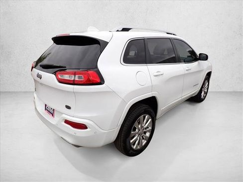 Used 2017 Jeep Cherokee Overland w/ Technology Group AWD/4WD image 4