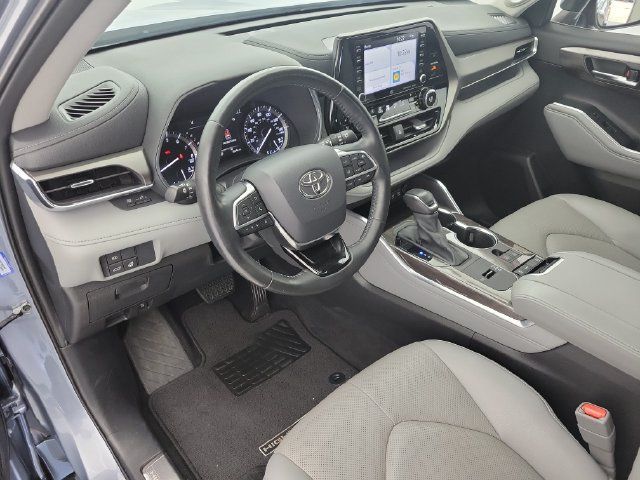 Used 2021 Toyota Highlander Limited FWD image 21