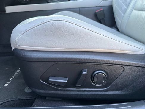 Used 2023 Hyundai Elantra Limited FWD image 10
