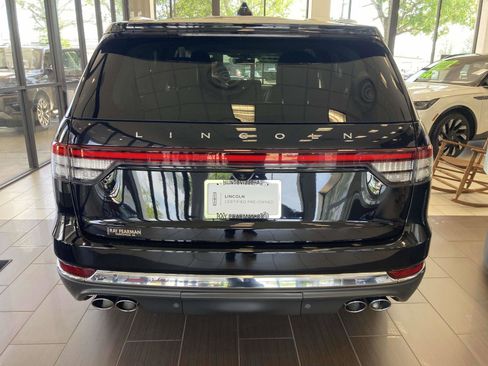 Used 2025 Lincoln Aviator 2WD image 5