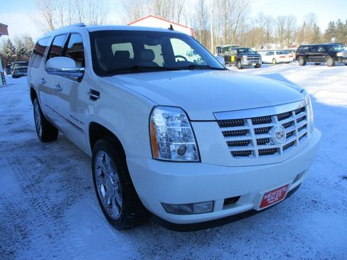 Used 2010 Cadillac Escalade ESV Premium image 12