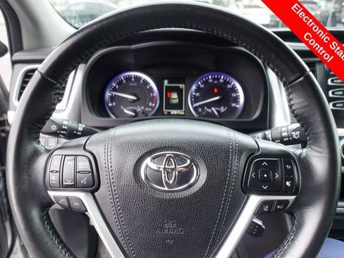 Certified 2018 Toyota Highlander SE image 15