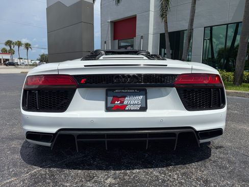 Used 2017 Audi R8 V10 w/ Carbon Exterior Package AWD/4WD image 18