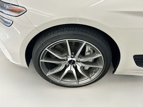 Used 2025 Genesis G70 2.5T AWD/4WD image 11