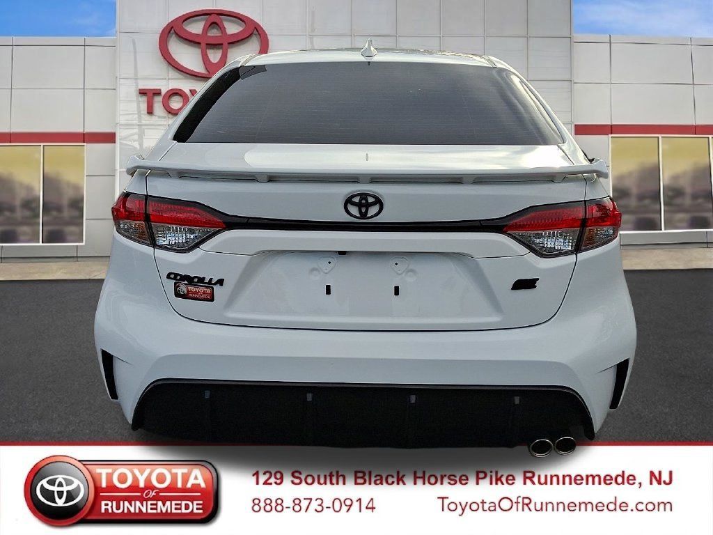 Used 2025 Toyota Corolla SE w/ SE Premium Package FWD image 5