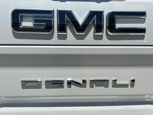 Used 2024 GMC Sierra 2500 Denali Ultimate AWD/4WD image 33