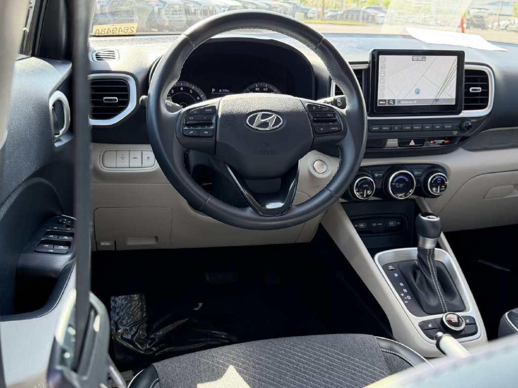 Used 2022 Hyundai Venue Limited FWD image 8
