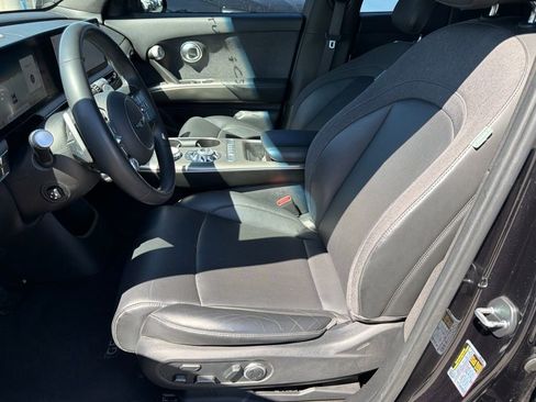 Used 2025 Genesis GV60 RWD image 7
