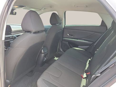 Used 2024 Hyundai Elantra SEL FWD image 9