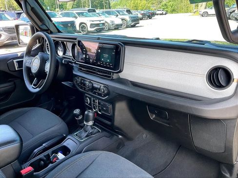 Used 2024 Jeep Wrangler Unlimited Sport AWD/4WD image 13