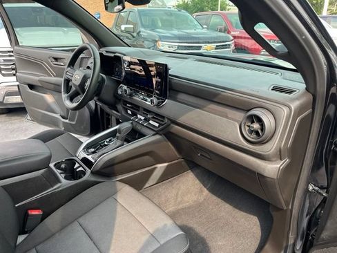 Used 2025 Chevrolet Colorado W/T w/ Advanced Trailering Package AWD/4WD image 17