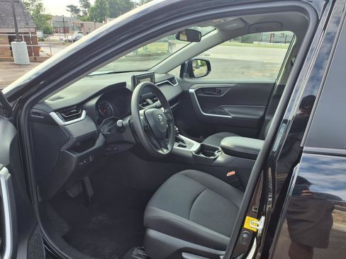 Certified 2021 Toyota RAV4 LE AWD/4WD image 20