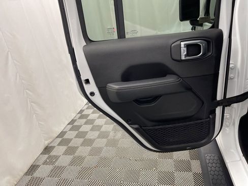 Used 2023 Jeep Wrangler Unlimited Sahara image 29