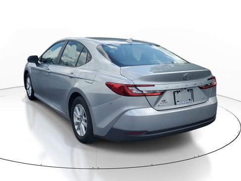 Used 2025 Toyota Camry LE image 3