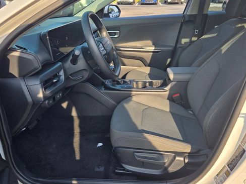 Used 2025 Kia K4 FWD image 5