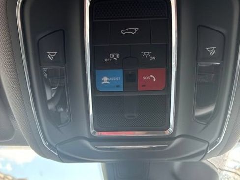 Used 2024 Jeep Grand Cherokee L Limited w/ Luxury Tech Group II AWD/4WD image 14