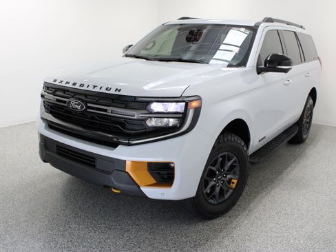 Used 2025 Ford Expedition Tremor AWD/4WD image 2