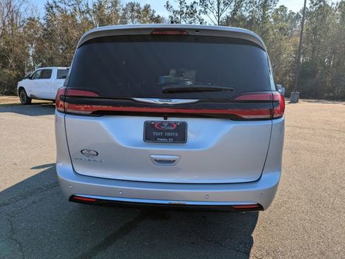 New 2026 Chrysler Pacifica Select image 5