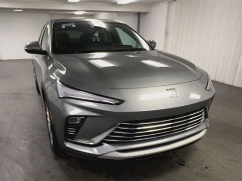 Certified 2025 Buick Envista Preferred image 3