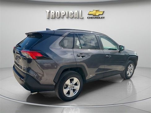 Used 2021 Toyota RAV4 XLE w/ Convenience Package image 5