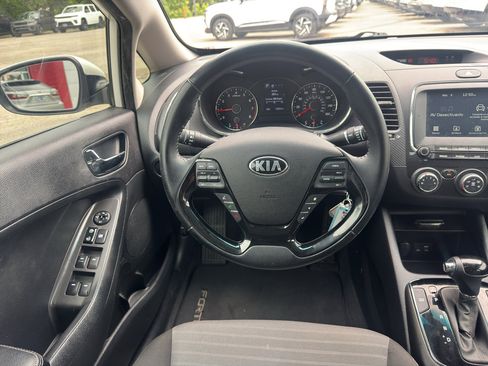 Used 2017 Kia Forte S FWD image 13