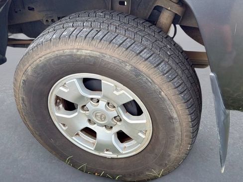 Used 2010 Toyota Tacoma PreRunner w/ SR5 Pkg #2 RWD image 10