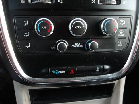 Used 2012 Dodge Grand Caravan SXT FWD image 15