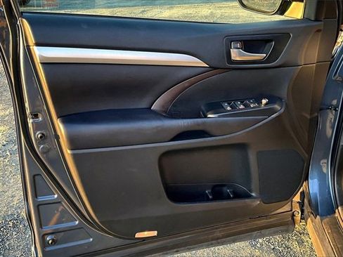 Used 2019 Toyota Highlander XLE image 9