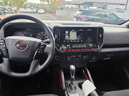 Used 2026 Nissan Frontier PRO-4X AWD/4WD image 12