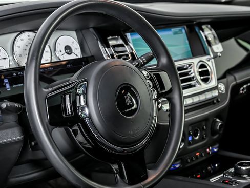 Used 2017 Rolls-Royce Ghost image 26